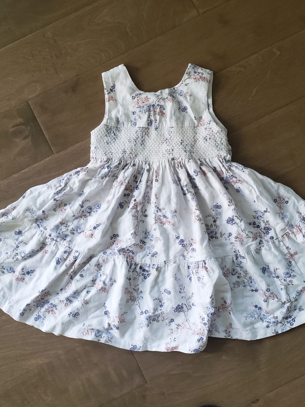Girls White Floral Smocked Dress 5T